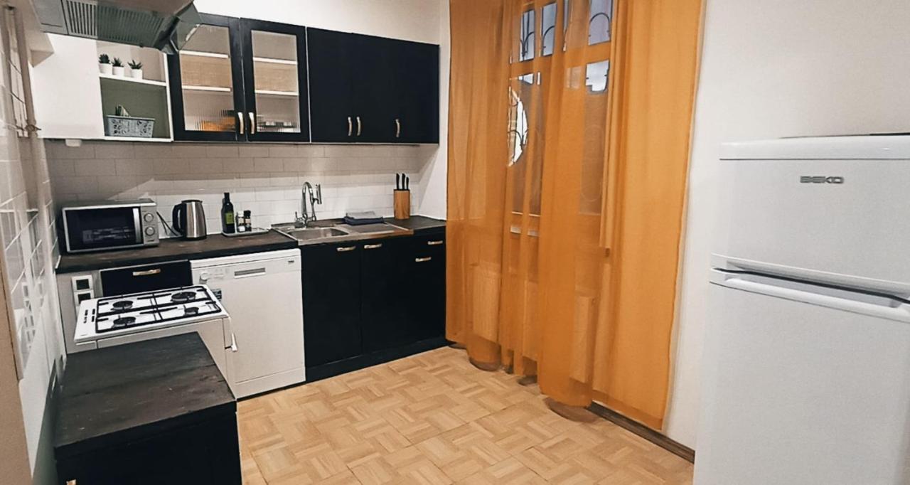 Ideally Located Center 2 Bedrooms Spacious
