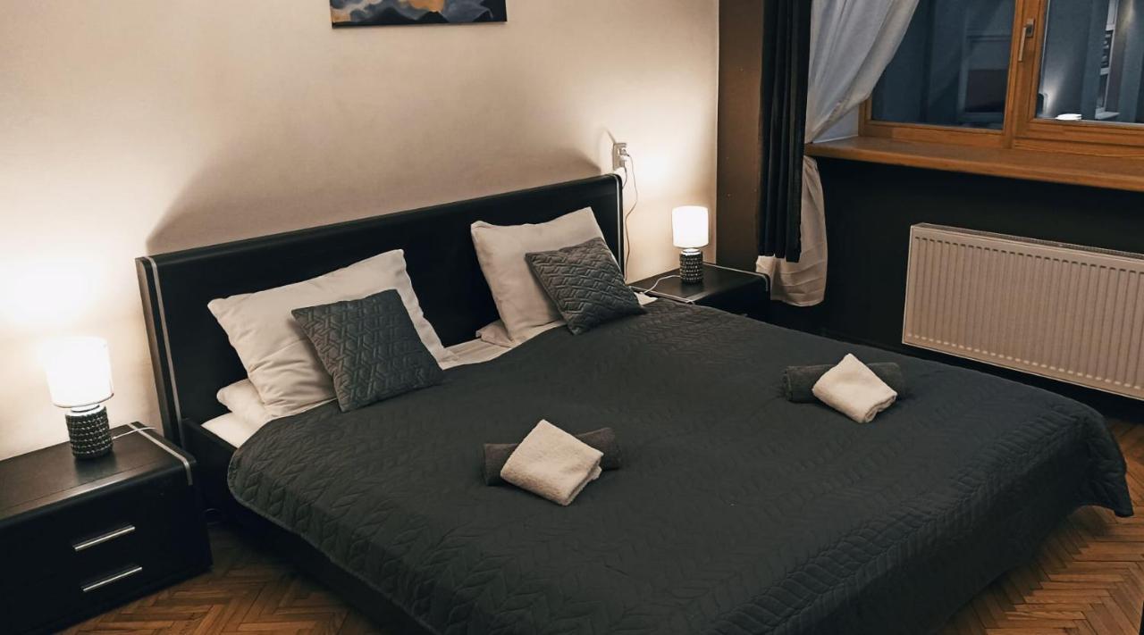 Ideally Located Center 2 Bedrooms Spacious Dzīvoklis *