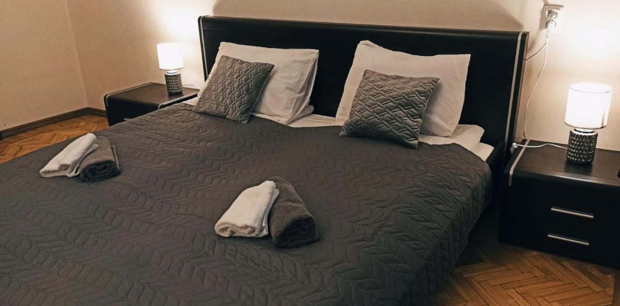 Ideally Located Center 2 Bedrooms Spacious Dzīvoklis Riga