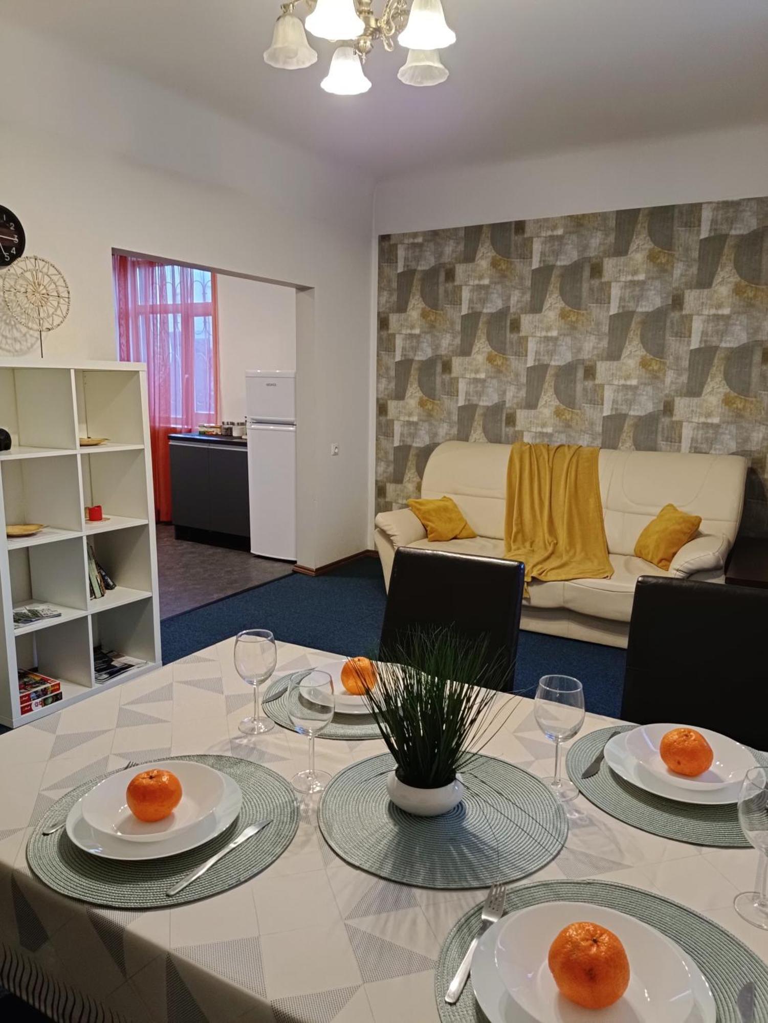 Dzīvoklis Ideally Located Center 2 Bedrooms Spacious *