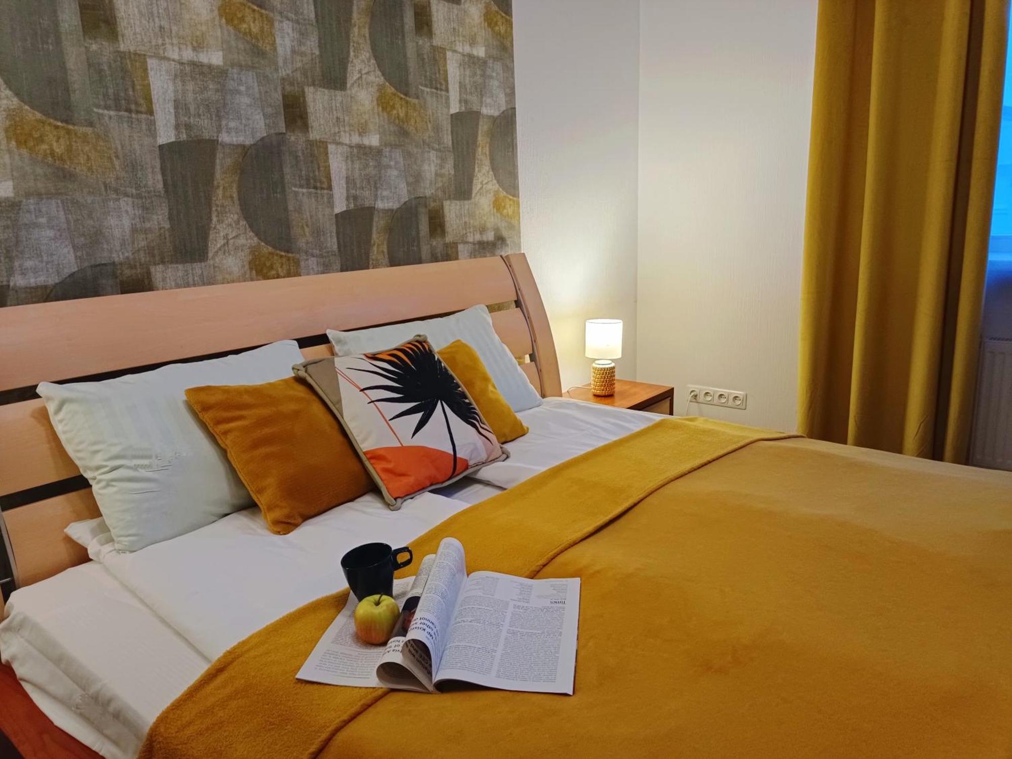Ideally Located Center 2 Bedrooms Spacious Dzīvoklis