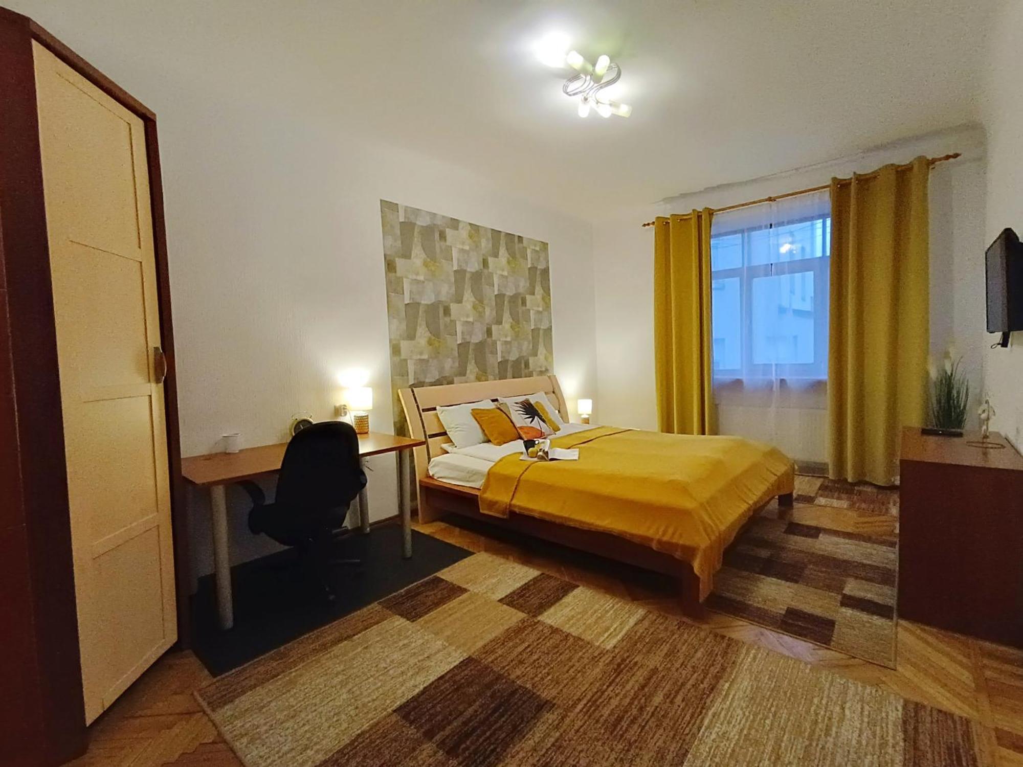 Dzīvoklis Ideally Located Center 2 Bedrooms Spacious Riga