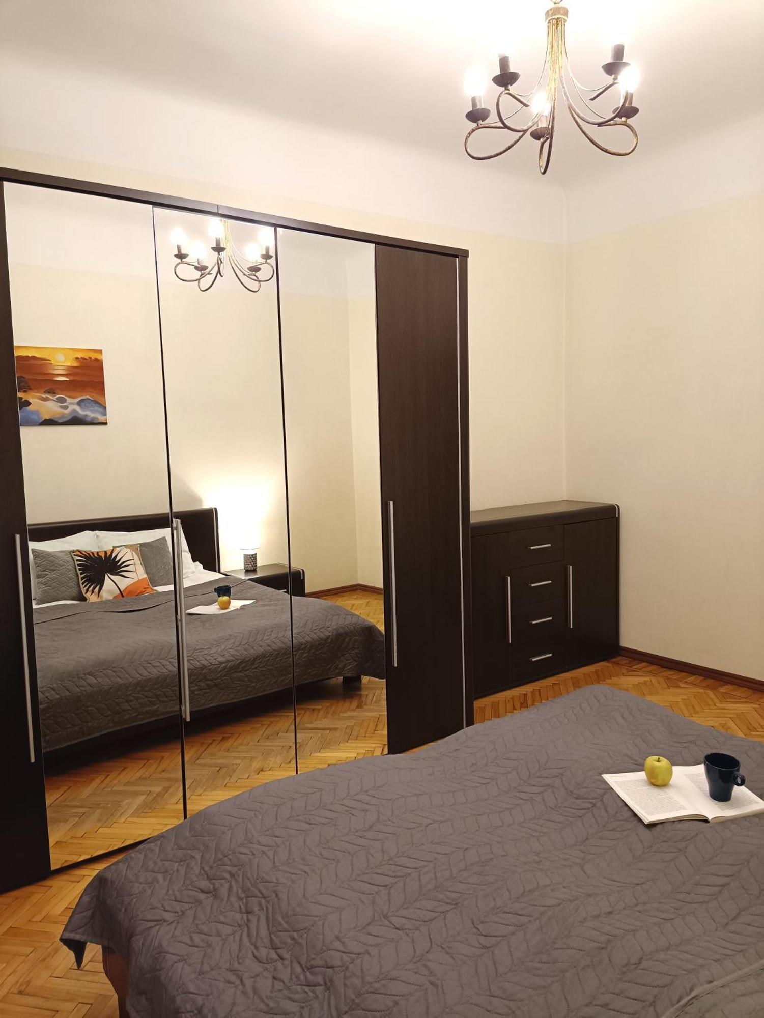 Ideally Located Center 2 Bedrooms Spacious Dzīvoklis *
