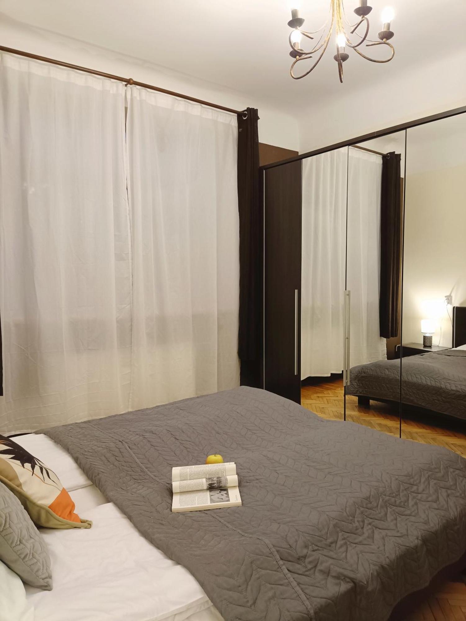 Dzīvoklis Ideally Located Center 2 Bedrooms Spacious